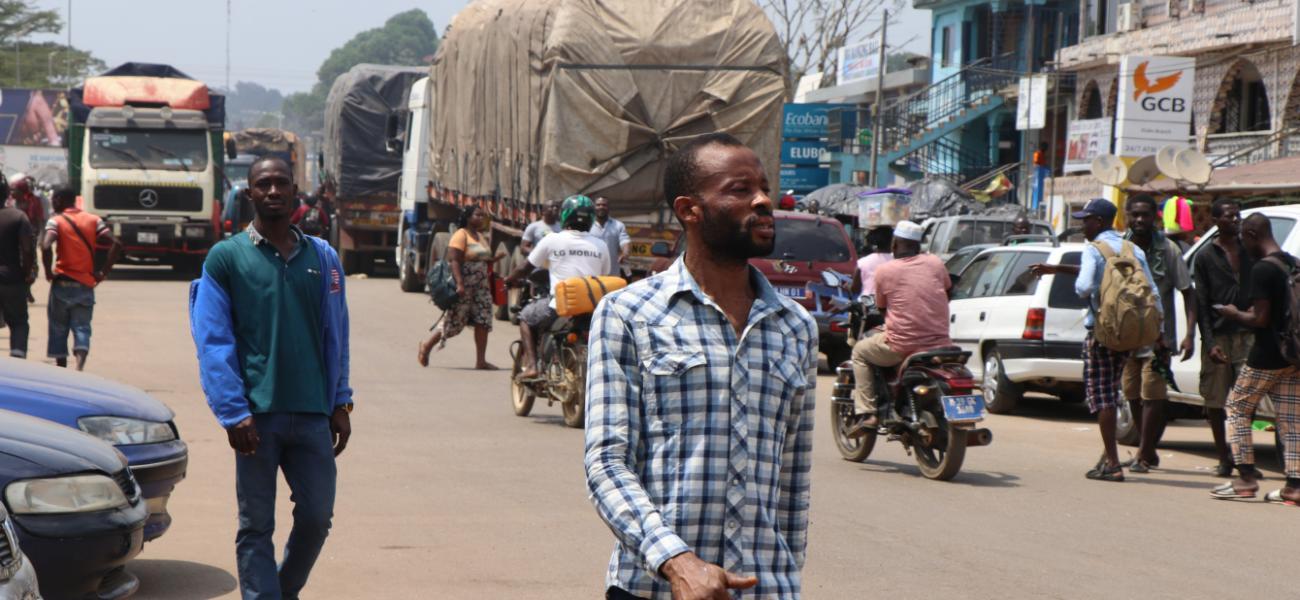 People and trucks cross at the Ghana-Côte d'Ivoire border at Elubo.