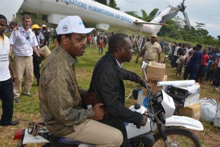 Des représentants du Ministère de la santé de la République démocratique du Congo (RDC), de l’OMS et de l’UNICEF arrivent à Likati, l’épicentre de l’épidémie d’Ebola (archives). Photo OMS région Afrique