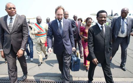 Le Haut-Commissaire des Nations Unies aux droits de l’homme, Zeid Ra’ad Al Hussein (centre), lors de sa visite en République démocratique du Congo en juillet 2016. Photo: MONUSCO/Myriam Asmani