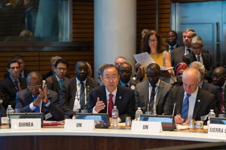 Le Secrétaire général Ban Ki-moon lors d’une réunion sur Ebola à la Banque mondiale à Washington, aux Etats-Unis. Photo: ONU