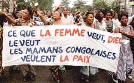 Les femmes marchent pour la paix à Kinshasa (République démocratique du Congo). Photo: ©UNIFEM