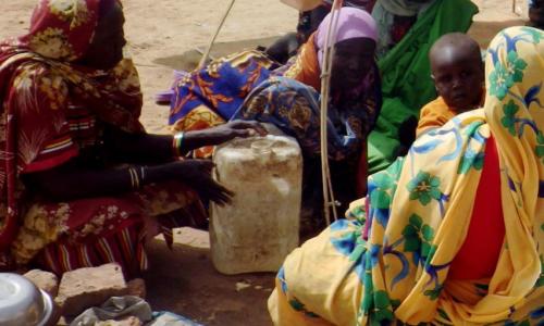 Des femmes et des enfants déplacés suite à une escalade du conflit dans la région du Jebel Marra, dans l’Etat du Nord Darfour, ont trouvé refuge à Tawilla. Photo : OCHA