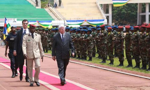 Le Secrétaire général adjoint de l’ONU aux opérations de maintien de la paix, Hervé Ladsous, lors de la cérémonie d’intronisation du nouveau Président de la République centrafricaine, Faustin Archange Touadéra, le 30 mars 2016. Photo : MINUSCA
