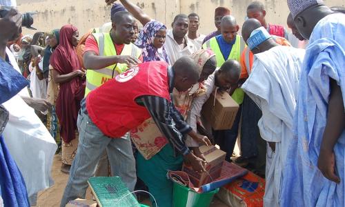Aid agencies hand out relief to people displaced by Boko Haram. Photo: IRIN/Aminu Abubakar