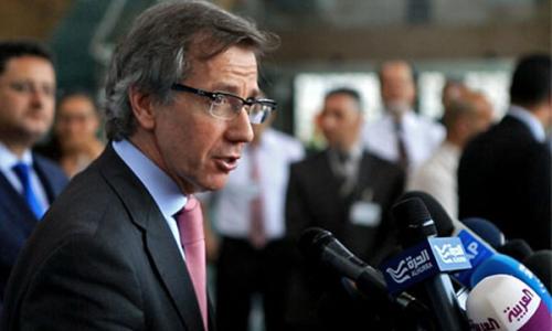 Le Représentant spécial du Secrétaire général des Nations Unies pour la Libye et chef de la Mission d’appui des Nations Unies en Libye (MANUL), Bernardino Léon, s’exprime face à la presse à Skhirat, au Maroc (juin 2015). Photo : MANUL