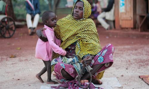La malnutrition et les maladies frappent les femmes et les enfants de la République centrafricaine qui ont fui au Cameroun voisin. Photo IRIN/Otto Bakano