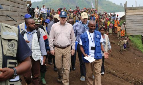 Operations Director of the Office of the Coordination of Humanitarian Affairs (OCHA), John Ging (centre), walks around the Kanaba IDP site in the Democratic Republic of the Congo (DRC) during a visit on 24 June 2016. Photo: OCHA/Vicky Prekabo