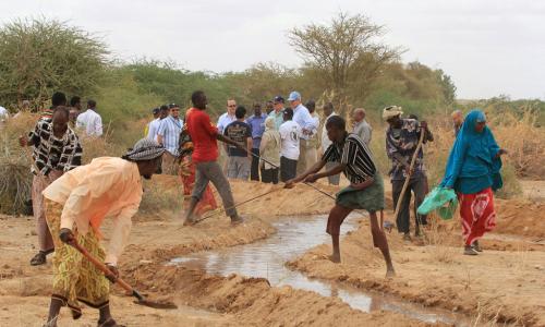 An irrigation canal being reinforced near the Kabasa displacement site, outside Doolow in southern Somalia. The work is supported by the World Food Programme. Photo: FAO/Frank Nyakairu