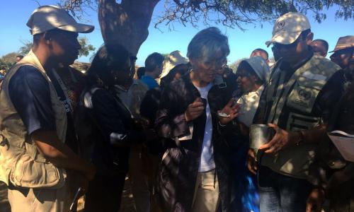 Assistant Secretary-General and Deputy Emergency Relief Coordinator Kyung-wha Kang visits the Grand Sud region of Madagascar and takes a taste of the riz and maiz cooked for those in need. Photo: OCHA/ Laila Bourhil