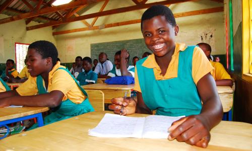 Des enfants dans une salle de classe au Malawi. Photo UNICEF/Eldson Chagara