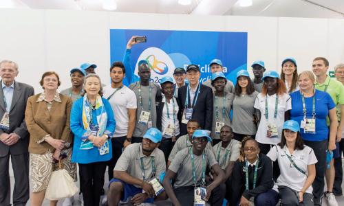 Secretary-General Ban Ki-moon (centre) meets with the Olympic Refugee Team at the Olympic UN Photo/Mark Garten