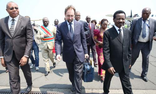 Le Haut-Commissaire des Nations Unies aux droits de l’homme, Zeid Ra’ad Al Hussein (centre), lors de sa visite en République démocratique du Congo en juillet 2016. Photo: MONUSCO/Myriam Asmani