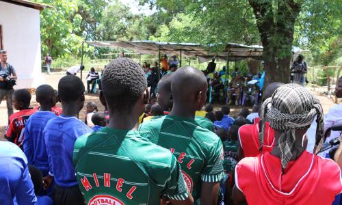 Des enfants enrôlés par une milice anti-Balaka prennent part à une cérémonie de libération à Bambari en République centrafricaine (RCA) en mai 2015. Photo : UNICEF / Donaig Le Du