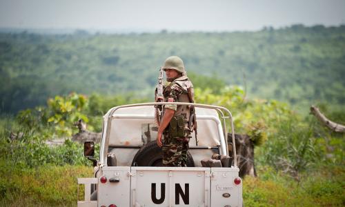 Des Casques bleus marocains de la Mission multidimensionnelle intégrée des Nations Unies pour la stabilisation en République centrafricaine. Photo ONU/Catianne Tijerina