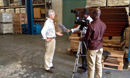 In the UN Humanitarian Response Depot (UNHRD) warehouse in Accra, Ghana, UNMEER's head, Anthony Banbury (left), spoke to some international media outlets on the latest developments in the Ebola Response. Photo: UNMEER