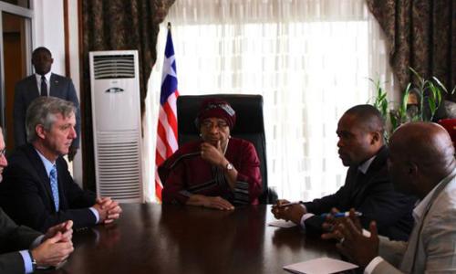 Head of the UN Mission for Ebola Emergency Response (UNMEER), Anthony Banbury (left) meeting with the President of Liberia Ellen Johnson-Sirleaf (to his left) in the capital Monrovia. Photo: UNMEER/Ari Gaitanis