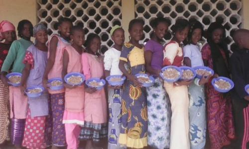 As schools reopen across Guinea, WFP is resuming its school meals programme in all four regions of the country.