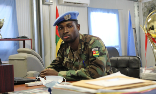 Kossi Gavon, 24 ans, est un lieutenant togolais servant dans la mission de maintien de la paix 