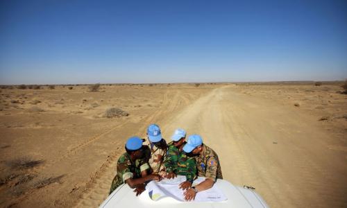 Des Casques bleus de la MINURSO. Photo ONU/Martine Perret