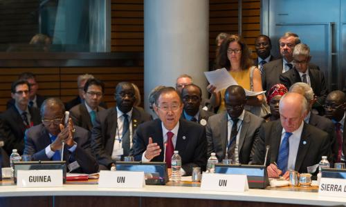 Le Secrétaire général Ban Ki-moon lors d’une réunion sur Ebola à la Banque mondiale à Washington, aux Etats-Unis. Photo: ONU