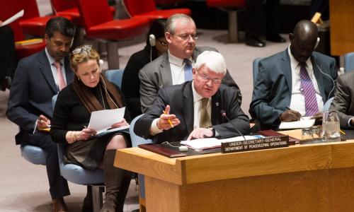 Le Secrétaire général adjoint aux opérations de maintien de la paix de l’ONU, Hervé Ladsous, informe le Conseil de sécurité de l’Organisation sur la situation au Soudan du Sud. Photo : ONU/Mark Garten