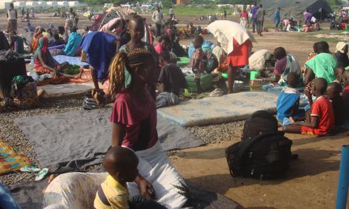 Des civils déplacés se sont réfugiés dans le camp de Tomping de la Mission des Nations Unies au Soudan du Sud (MINUSS), suite aux nouveaux affrontements dans la capitale Juba entre les soldats de l’Armée populaire de libération du Soudan (APLS) et de l’AP