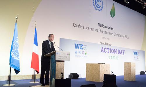 Le Secrétaire général de l’ONU Ban Ki-moon s’exprimant lors de la Journée d’action à la Conférence des Nations Unies sur les changements climatiques. 5 décembre 2015. 