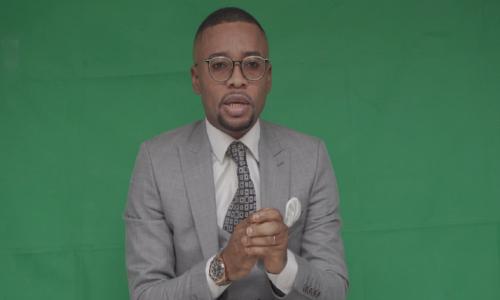 Dieunit Kanyinda, mwanahabari kutoka Kinshasa, DRC akirekodi kipindi chake kutokea nyumbani.