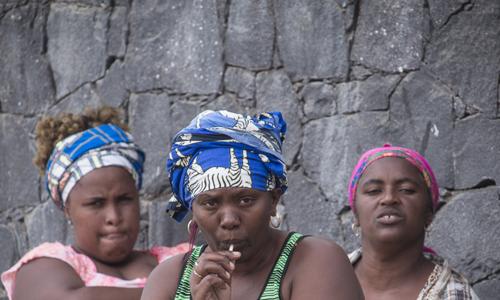 Wanawake kama hawa hunyimwa haki zao za kumiliki mali. Picha: UN Women Cape Verde