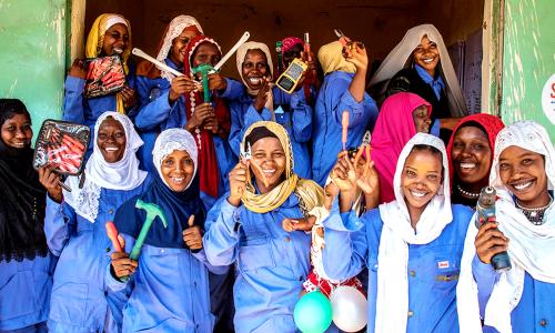 Des femmes recevant une formation professionnelle.