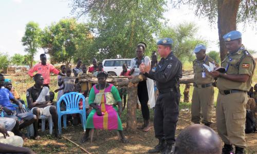 Discussion between community members and police