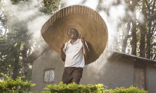 Un conservateur des forêts au Kenya.