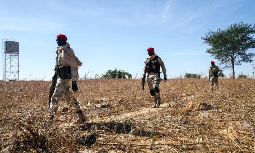 Askari wa Niger wakifanya doria kusini mwa nchi katika mpaka wa nchi yao na Nigeria