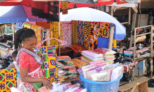  Négociant en textile à Elubo (Ghana)
