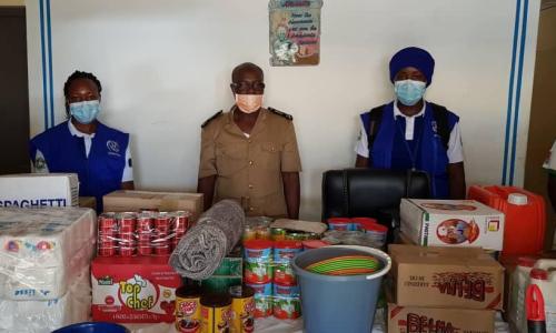 Last week, IOM provided food and hygiene kits to 13 stranded migrants.