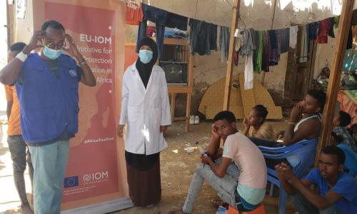 Staff from the Bosasso MRC in Puntland on an outreach in the informal settlement frequented by Ethiopian migrants