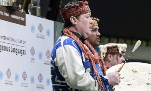 Maonyesho ya kitamaduni na wachezaji wa dansi wa Kwakwaka katika tukio la ngazi ya juu cha kuzindua mwaka wa lugha za asili mwaka 2019.  Picha: UN Photo/Manuel Elias
