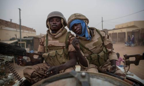 Picha ya maktaba ikiwaonesha walinda amani kutoka Chad wakifanya doria katika mitaa ya Kidal nchini Mali Desemba 2016