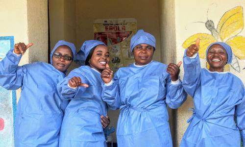Wauguzi wakisherekea mwisho wa janga la Ebola mashariki mwa Jamhuri ya Kidemokrasia ya Congo, ambapo wafanyakazi zaidi ya 200 walifanya kazi bila kuchoka kulinda watoto kutokana na ugonjwa huo.