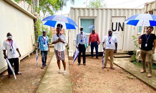 Walimu wamekuwa wakifanyakazi ya kuelimisha wanajamii kuhusu COVID-19 katika mipango ya elimu iliyotangazwa kwenye Radio Miraya, ambayo inaendeshwa na ujumbe wa kulinda amani wa UN huko Sudan Kusini