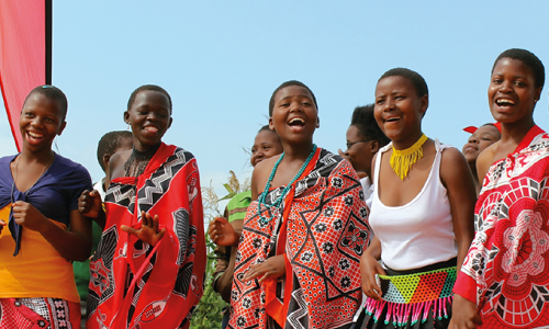 Traditional ceremonies are an opportunity to reach young people with life-saving information. © UNFPA/Meaghan Charkowick