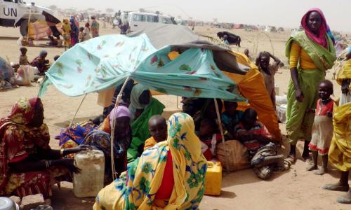 Wanawake na watoto waliotawanywa kutokana na mapigano Jebel Marra, Darfur Kaskazini, wakijihifadhi katika kituo kipya cha Tawilla