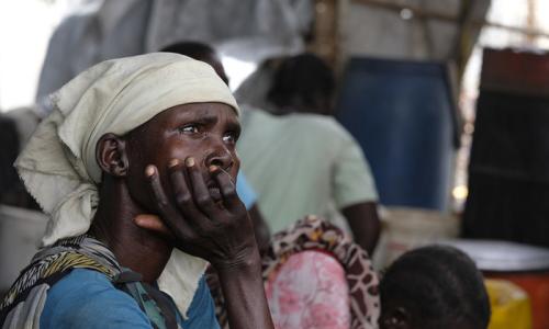 Mwanamke mkazi wa Wau Shilluk Sudan Kusini, mji ambao umeharibiwa na mapigano yaliyosambaratisha makazi, shule na hospitali. Picha: UNICEF/UN0236862/Rich