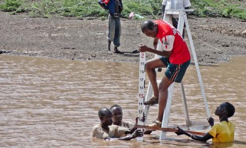 Miradi kama hii ya FAO ya kutengeneza maeneo ya kunywa maji wanyama huko Turkana nchini Kenya, ni miradi ya kuepusha mvutano kati ya wakulima na wafugaji na pia hutunza mazingira. (2011)