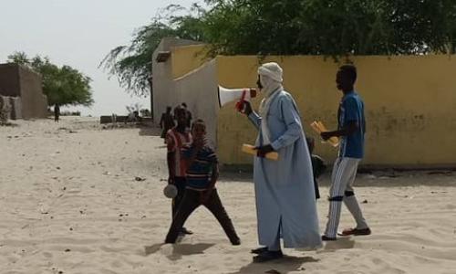 A town crier in Baga Sola (Lake Chad) informs communities in remote areas on the COVID-19.
