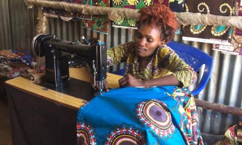Fundi cherehani raia wa Jamhuri wa Kidemokrasi ya Congo- DRC lakini akiishi kama mkimbizi Kenya.
