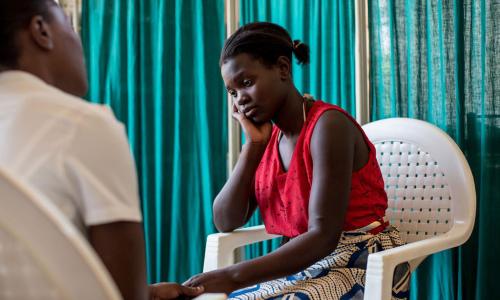 Une adolescente vivant avec le VIH au Malawi. PhotoUNICEF/HIVA201500101/Schermbrucker