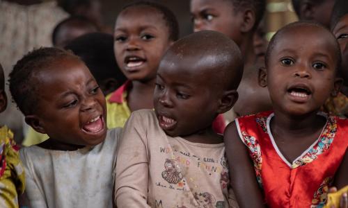 Watoto wakiwa kwenye kituo chao cha kucheza ambacho ni salama. Kituo kimeanzishwa na UNICEF.