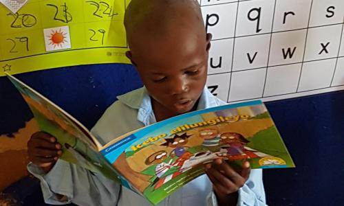Thobela Boyoyo, six ans, est le lecteur le plus avancé de sa classe.