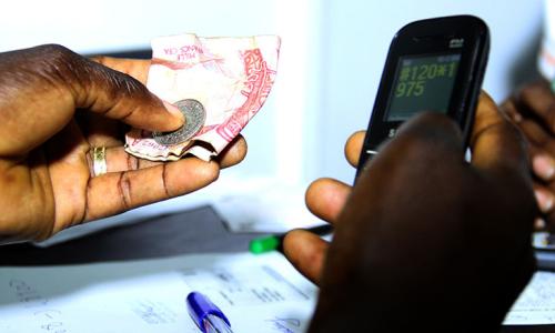 Le mobile money s’impose comme l’un des moyens de transaction financière les plus utilisés par la population ivoirienne.